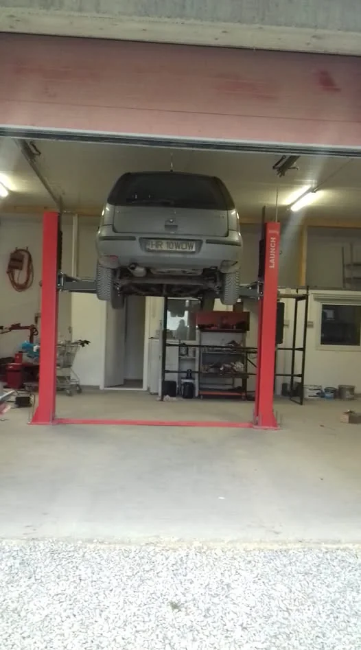 Autószerelés a PaTimOr Car műhelyében